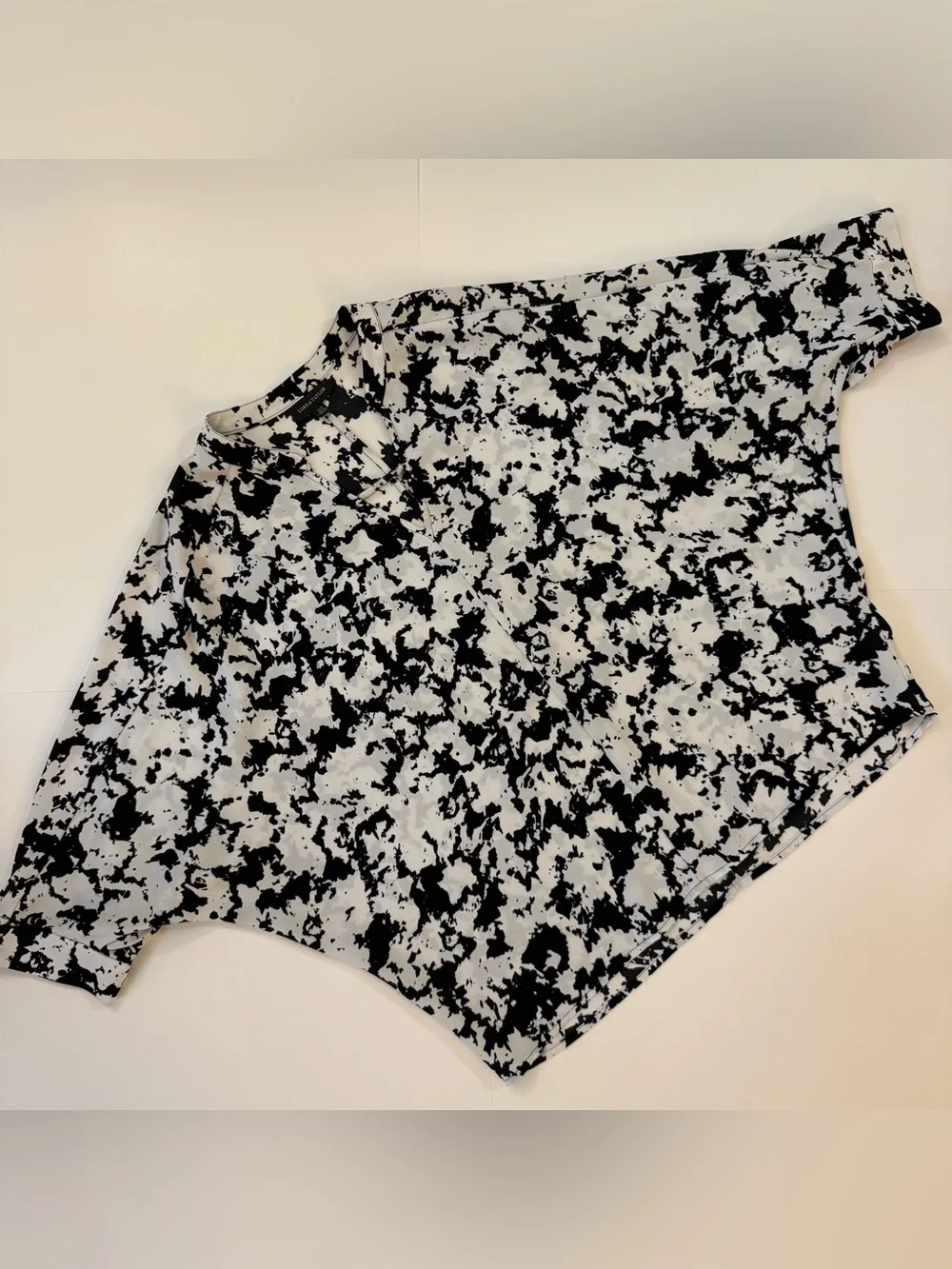 Lord & Taylor Black & White Abstract Splatter Batwing Blouse Size M - Picture 2 of 6